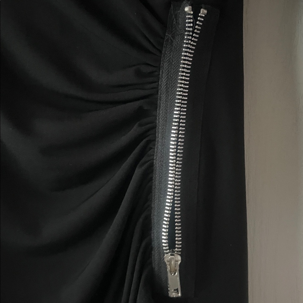 Carmen Marc Valvo Black Drape Top with Zipper Accent - Picture 5 of 8